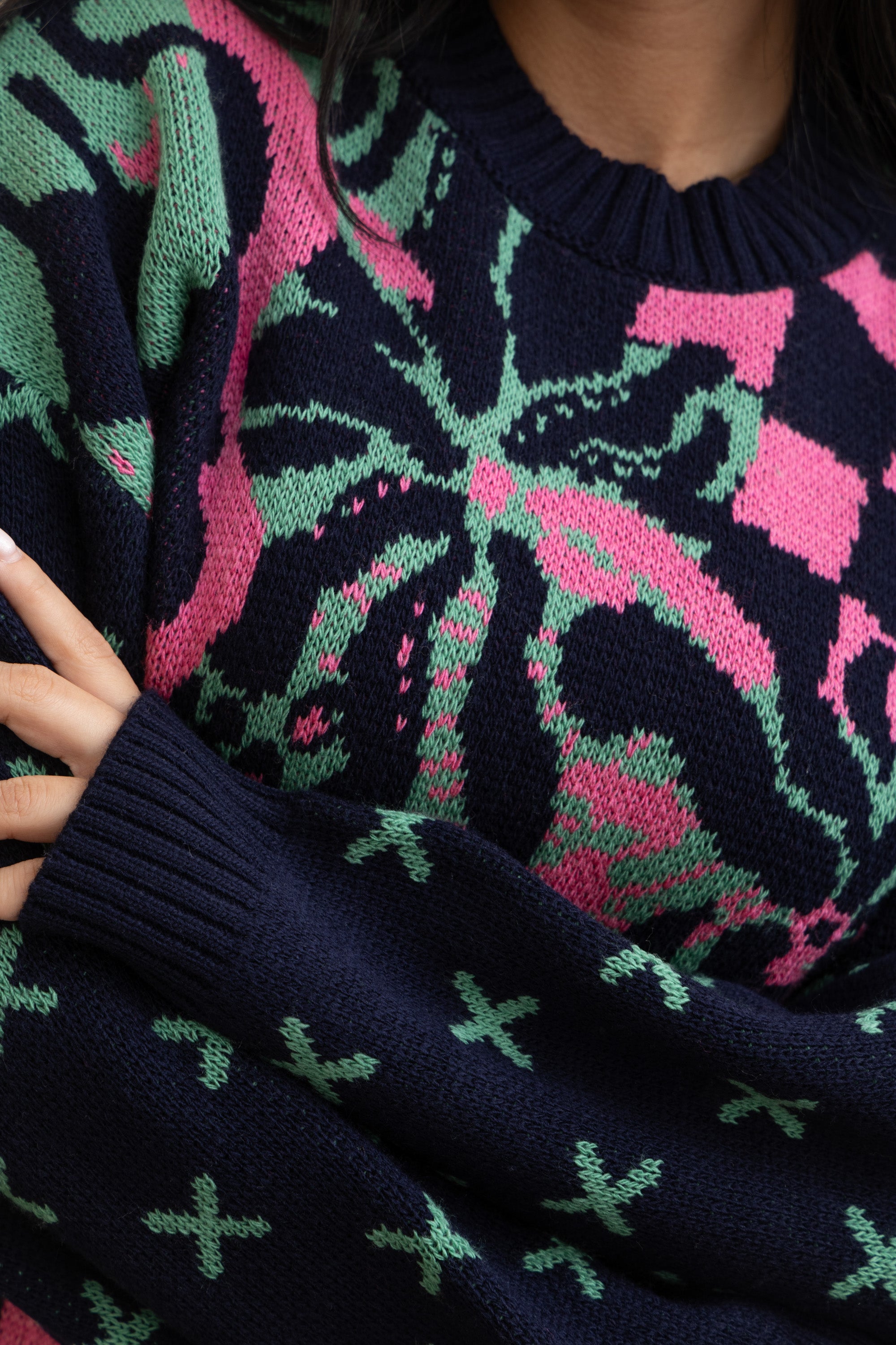 Image of Dark Blue Knit Pullover With a Twist